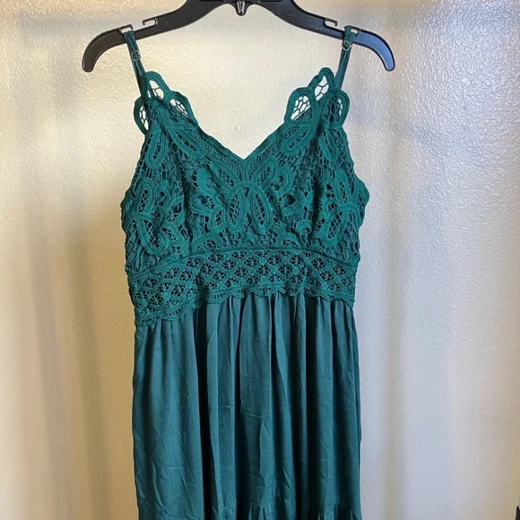 Maxi Dress Emerald Green Lace - Picture 3 of 6